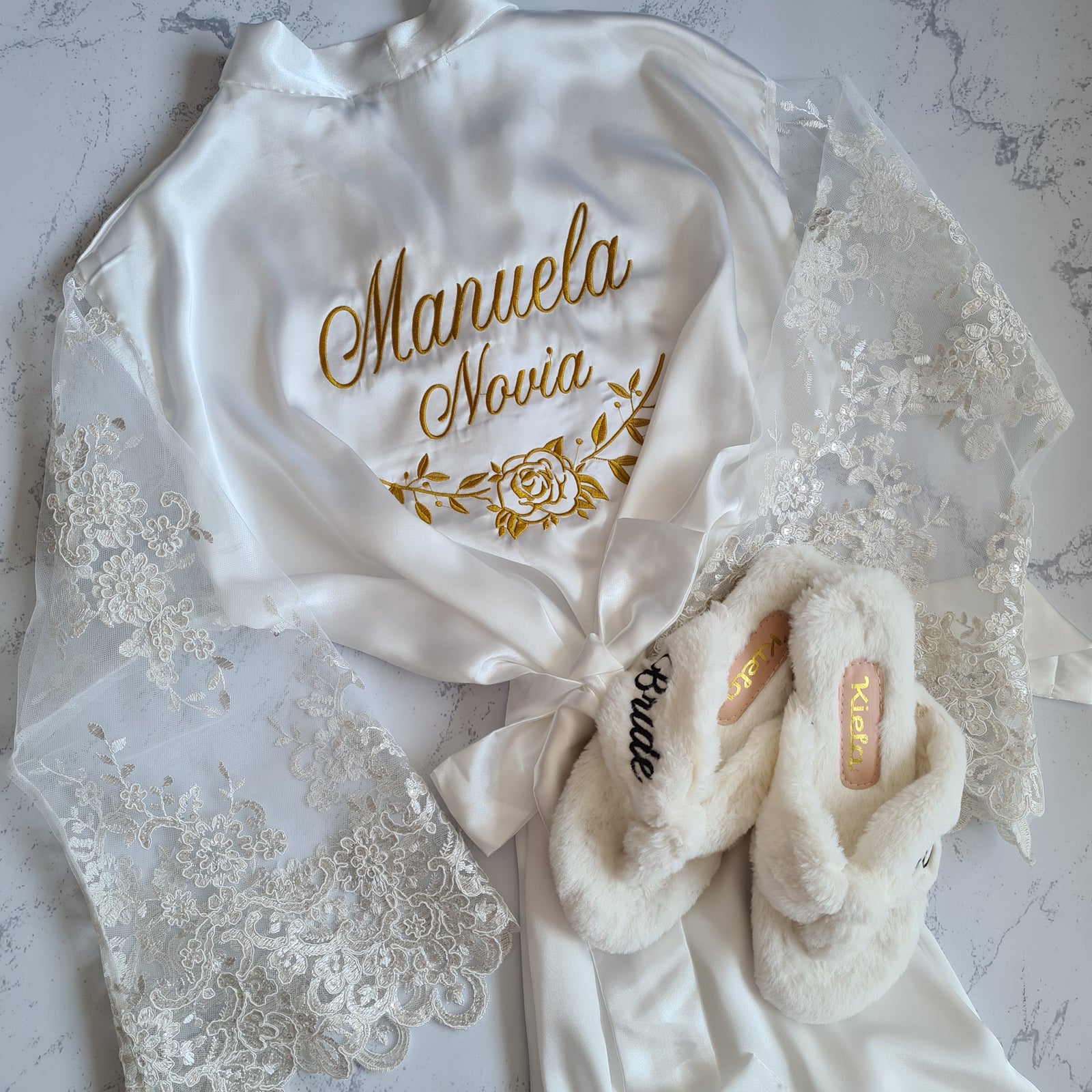 Pack Bata Allure Ivory & Slippers bordados (a pedido)